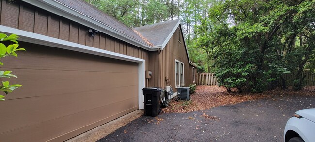 Building Photo - 3/2 ( Haile Plantation- Laurel Park )