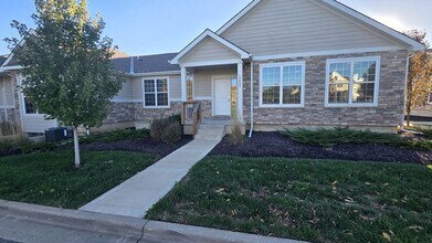 Building Photo - 4 bed 3 bath 2 car garage all maintenance ...