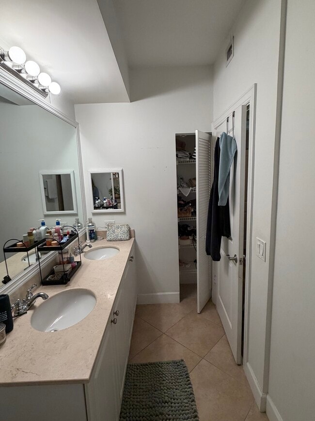 Building Photo - 4202 Renaissance Way