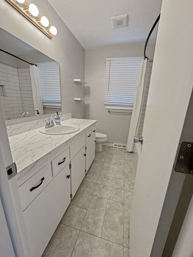 Building Photo - 1482 Harding St NW