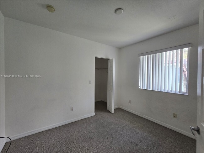 Building Photo - 3632 Oleander Terrace