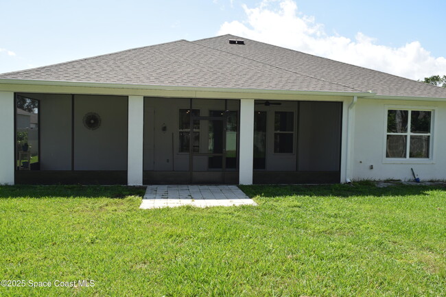 Building Photo - 1992 Killian Dr