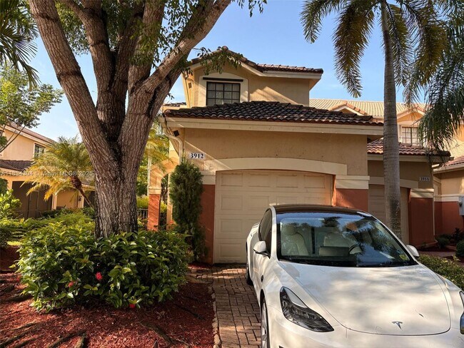 Building Photo - 3912 Tree Top Dr