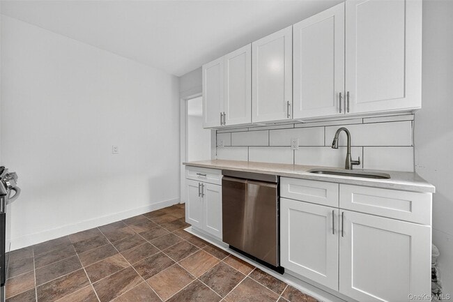 Building Photo - 23 Ann St