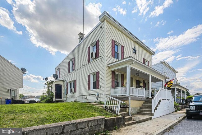 Primary Photo - 253 E Howard St