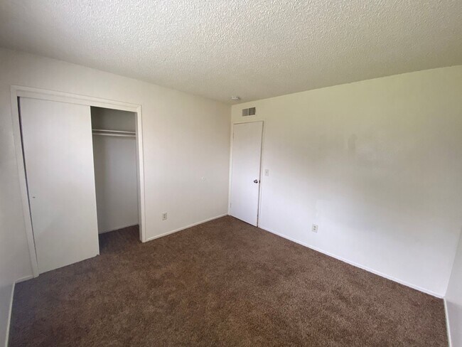 Building Photo - 2530 S Hall St
