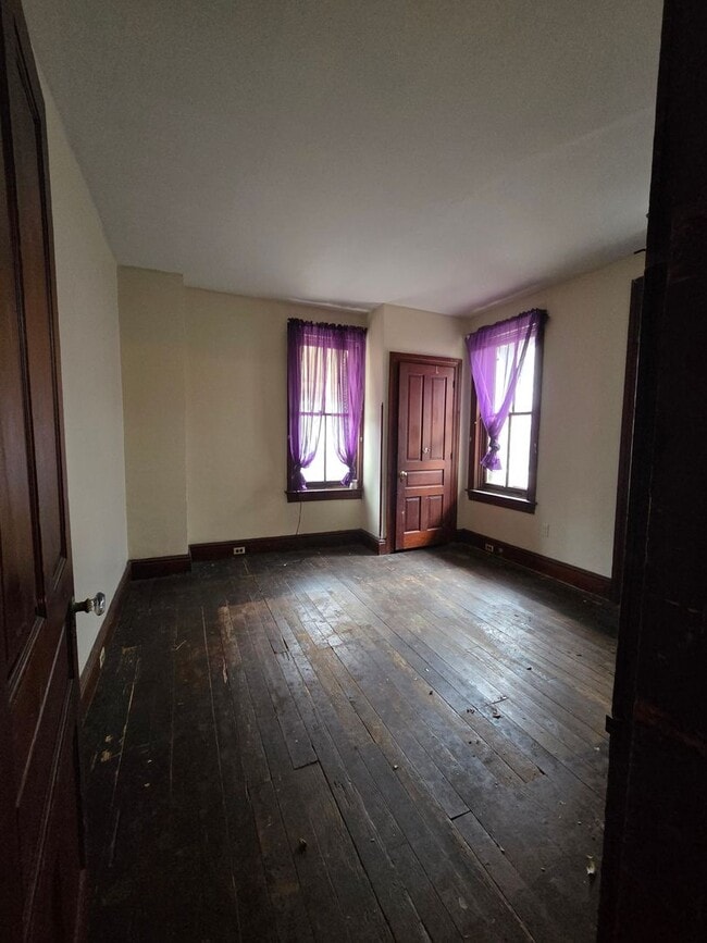 Building Photo - 28 S Hartley St