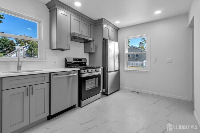 Building Photo - 253 Fairmount Ave