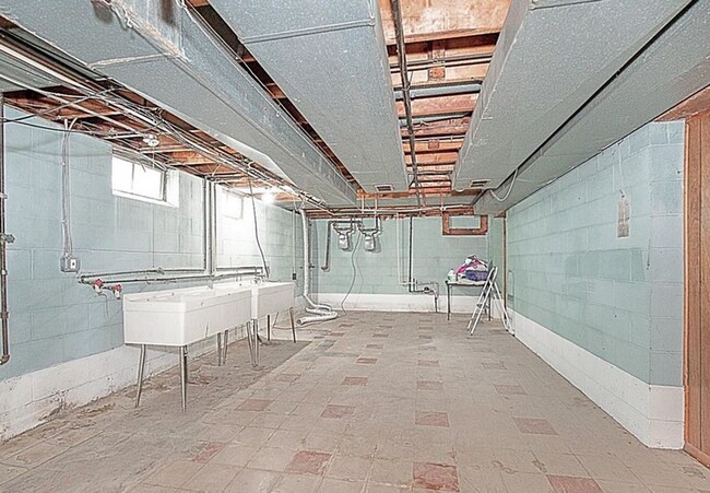 Building Photo - 4633 Warner Rd