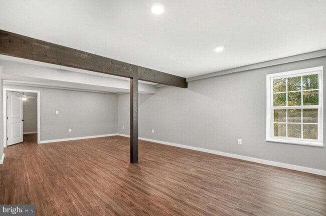 Building Photo - 8052 Buckthorne Run