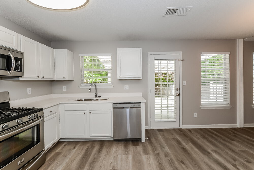 Building Photo - 2860 Highland Hill Pkwy