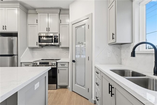 Building Photo - 17 Dorcas Cir