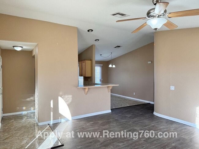 Building Photo - Cozy 3 Bed 2 Bath Home Near Base!