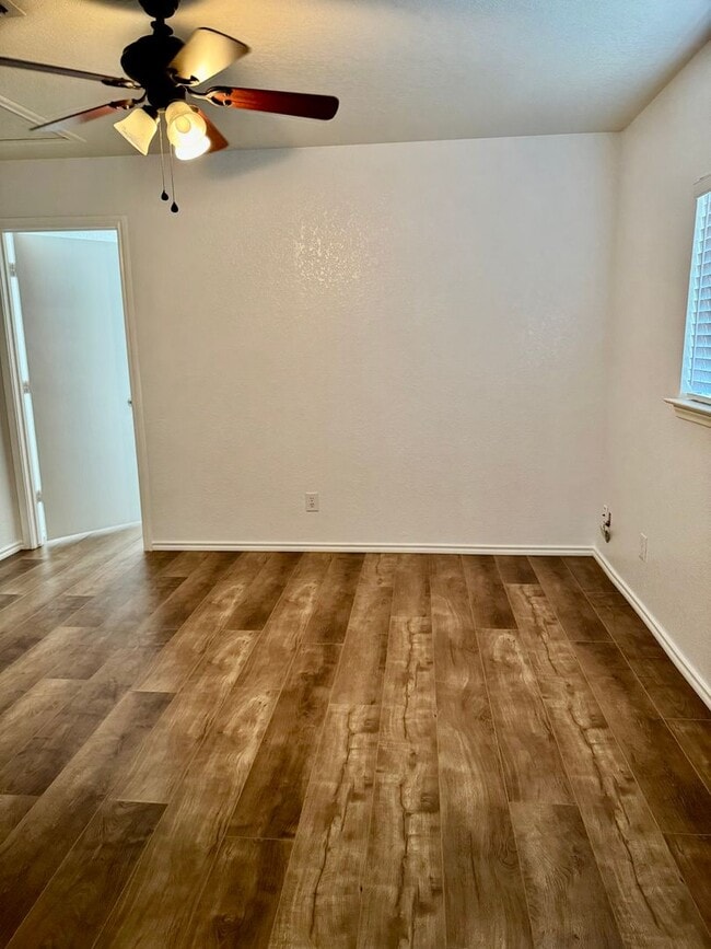Building Photo - 204 Gatewood Oak