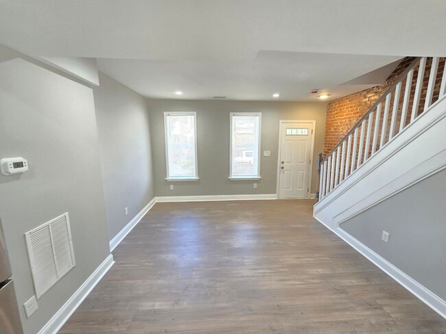 Building Photo - Beautiful 3 Bedroom 1 Bathroom East Baltimore Town Home
