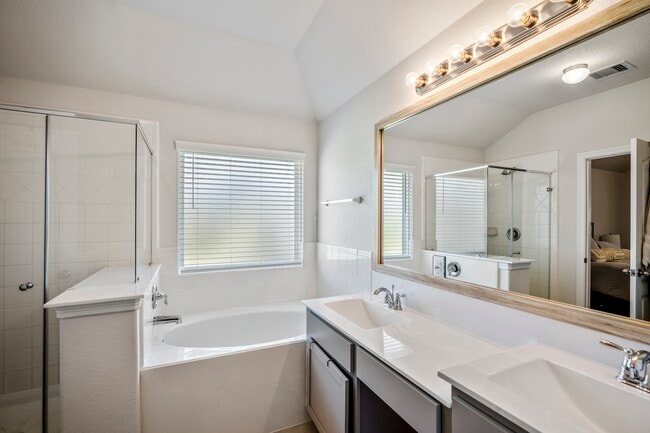 Building Photo - 40527 Goldeneye Pl