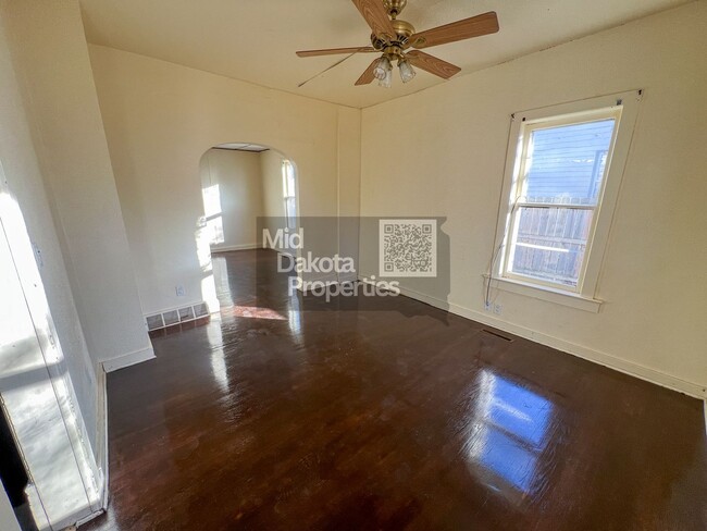 Building Photo - 405 S Minnesota- 3 Bedroom House