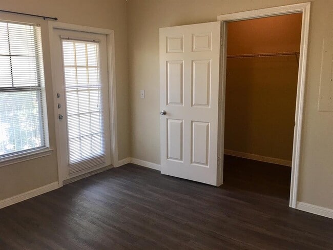 Building Photo - 2320 Gracy Farms Ln