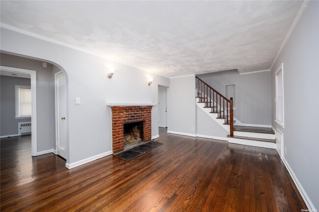 Building Photo - 835 Peninsula Blvd