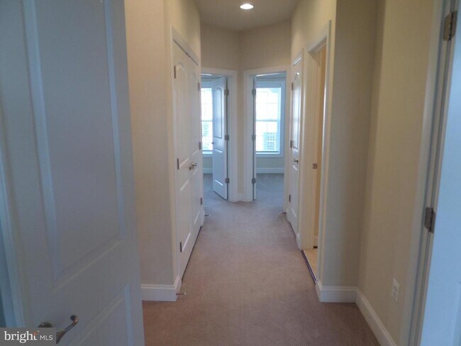 Building Photo - 15998 Greymill Manor Dr