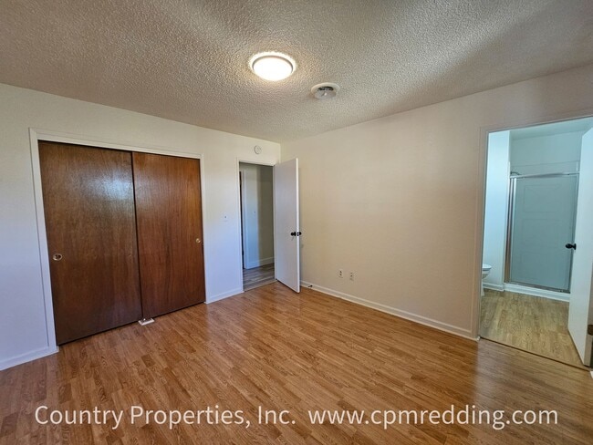 Building Photo - Spacious 3-Bedroom House with Gated Pool i...