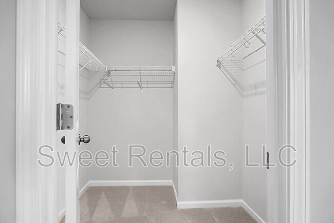 Building Photo - 210 Daniels Creek Cir