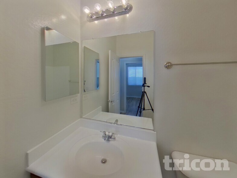 Building Photo - 19431 N San Pablo St