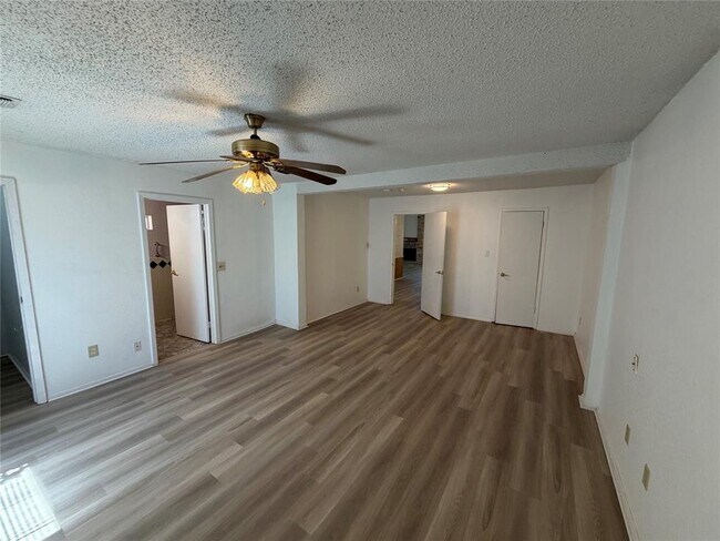 Building Photo - 16821 Whitebrush Loop