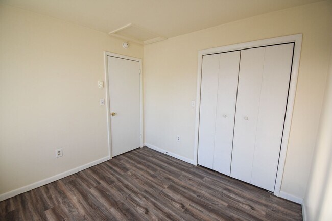 Building Photo - Two Bedroom Apartment in Jersey Shore with Many Amenities!