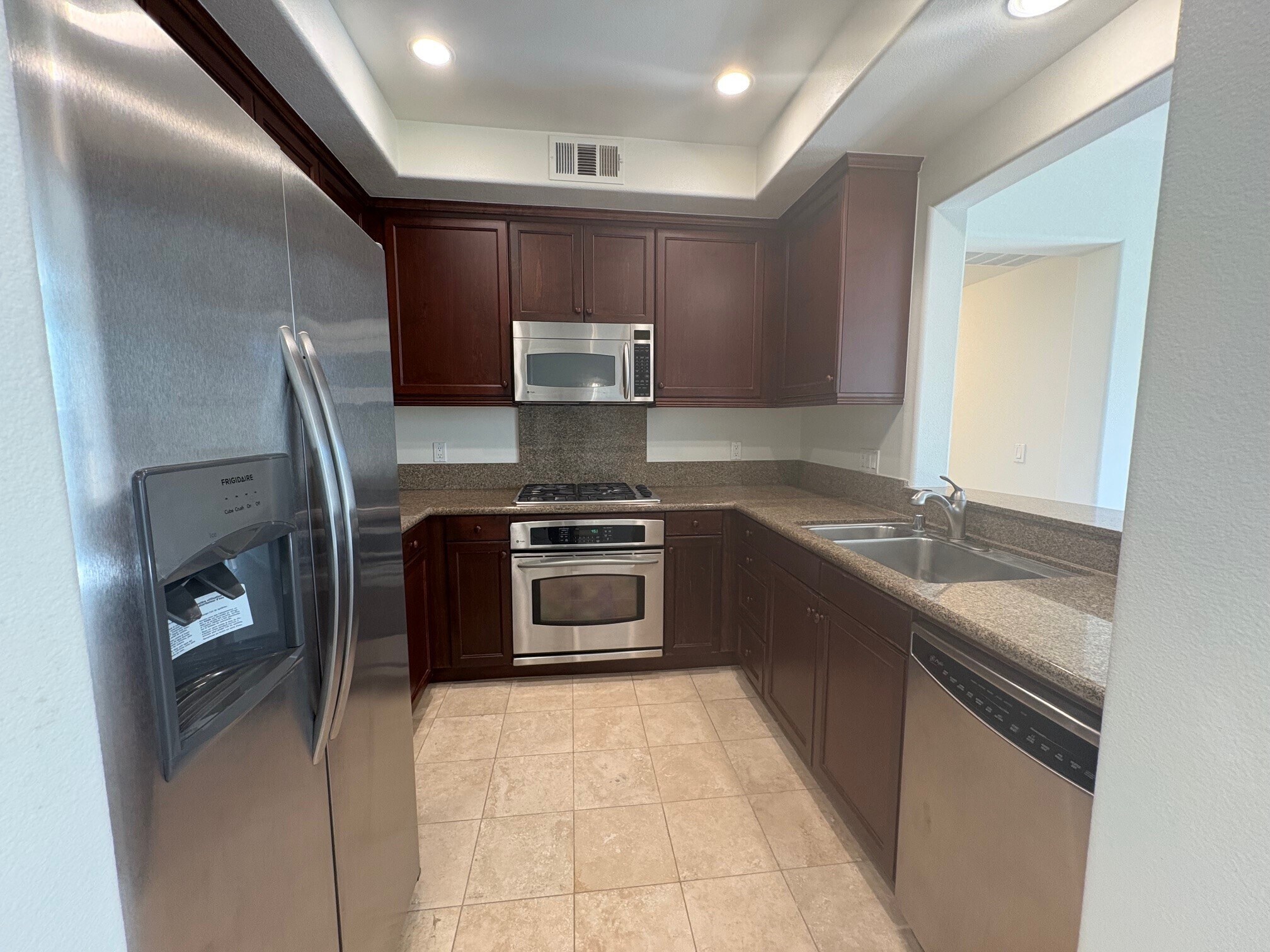 Kitchen - 128 N Oak Knoll Ave