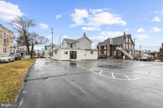 Building Photo - 38 Bloomsbury Ave