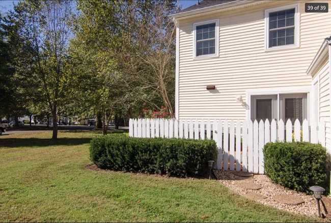 Building Photo - "Charming 2-Bedroom Retreat in Franklin with 1.5 Baths and Cozy 1244 Sq Ft Layout!"