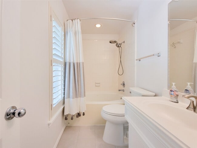 Building Photo - 75 Dennis St