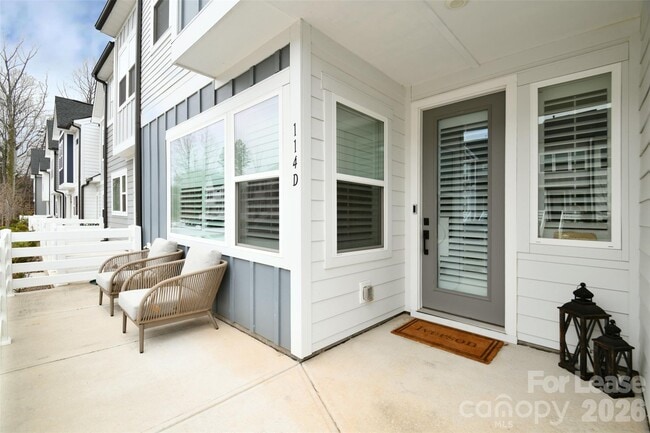 Building Photo - 114 Isleworth Ave