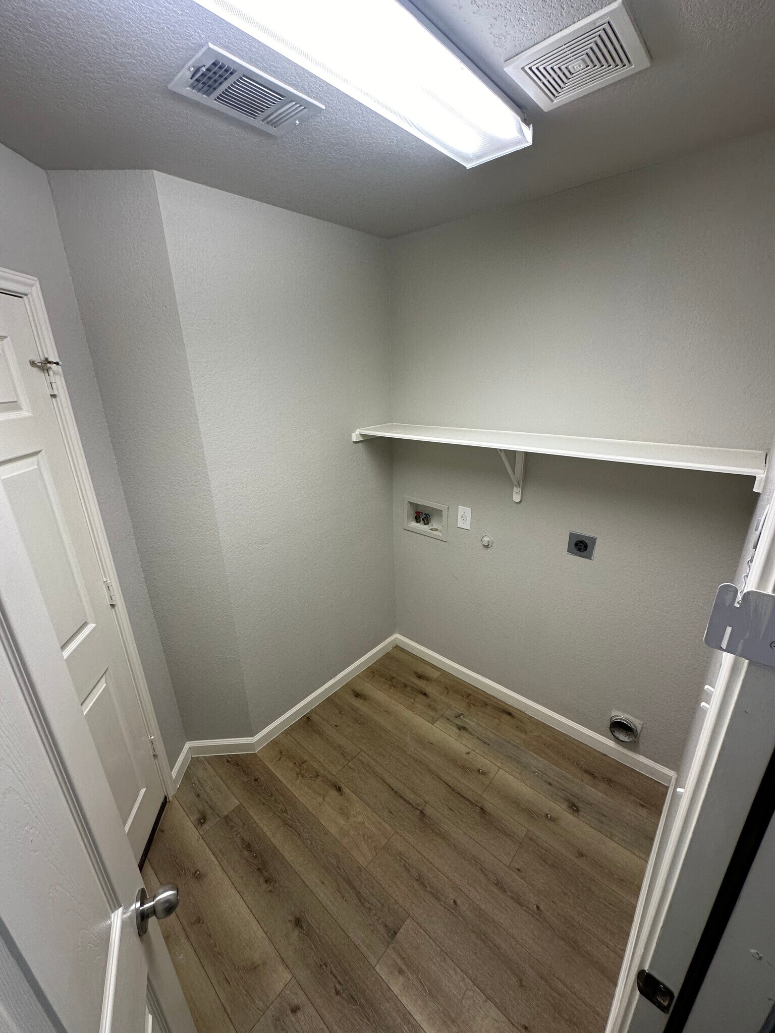 Building Photo - 213 Brahma Way
