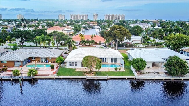 Building Photo - 5721 Bayview Dr