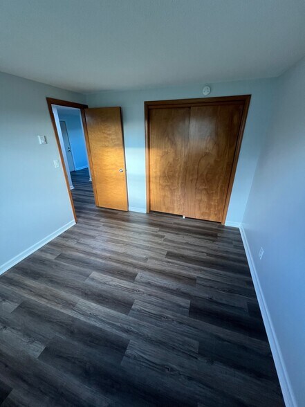 Building Photo - 2716 Alder Creek Dr S