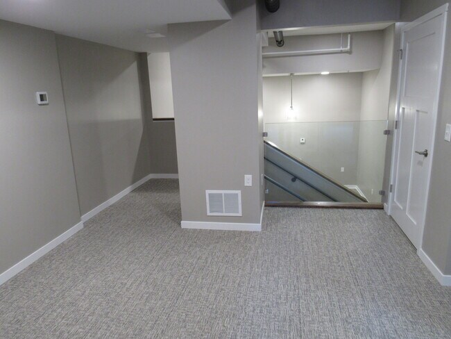 Building Photo - 211 S Broadway