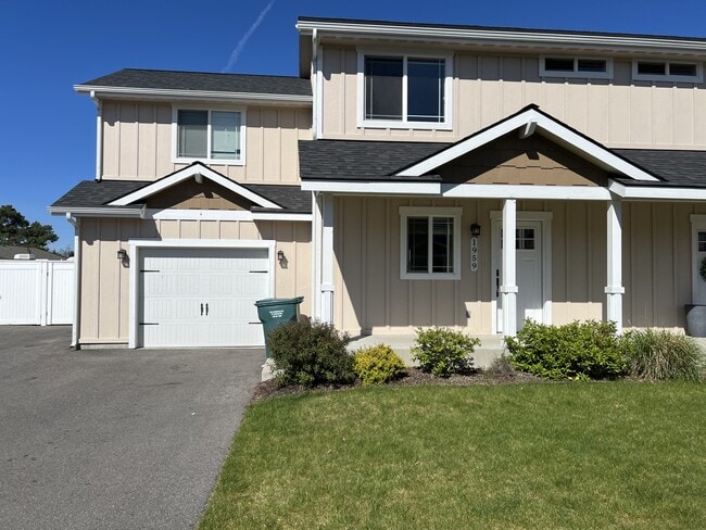 Building Photo - 1959 N Travis Ln