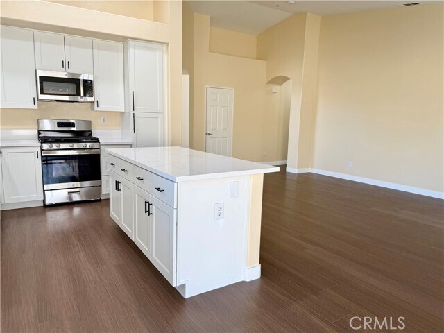 Building Photo - 17210 Volante Ct