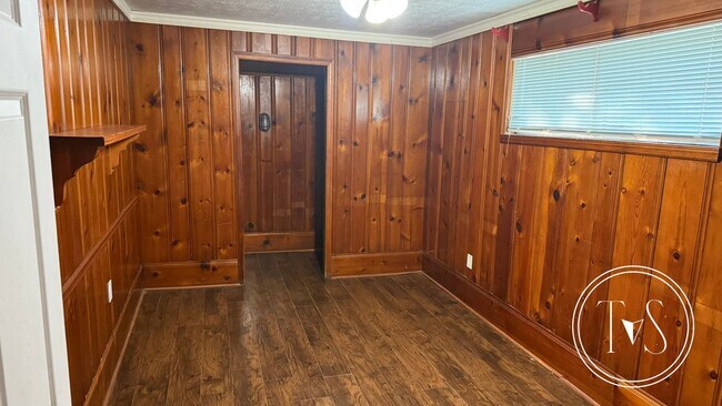 Building Photo - WINTER MOVE-IN SPECIAL: 50% OFF 1ST FULL MONTH OF RENT** (**see description for details)