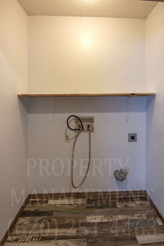 Building Photo - 2 Bedroom 1 Bath