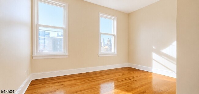 Building Photo - 108 Bruen St