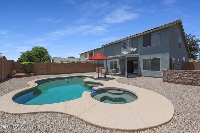 Building Photo - 15841 W Moreland St