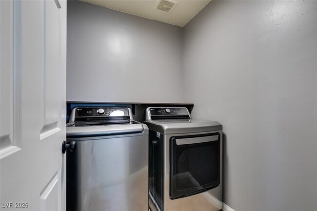 Building Photo - 25 Precipice Ct