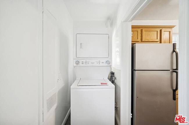 Building Photo - 7758 Rosewood Ave