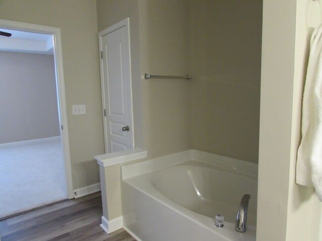 Building Photo - 10125 Westmoreland Rd