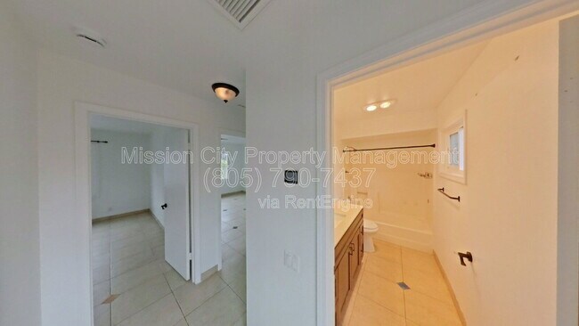 Building Photo - 432 Via Rosa