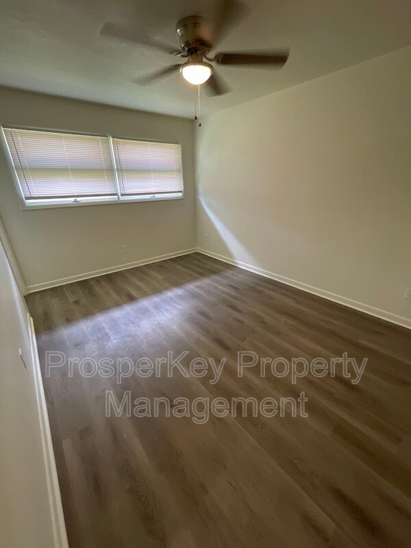 Building Photo - 3026 Avondale Rd