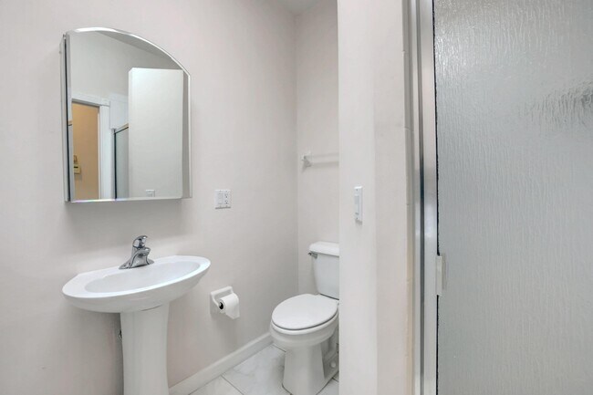 Building Photo - 8028 Plantation Lakes Dr